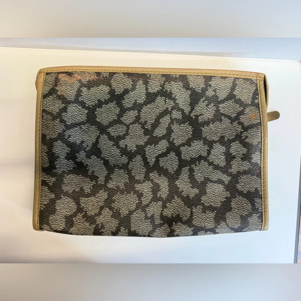 YSL Vintage Clutch in Iconic Giraffe Print - Picture 2 of 13